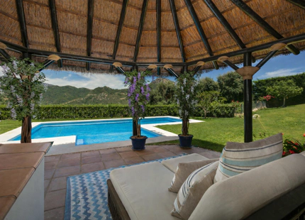 CHARMING LUXURY VILLA WITH INCREDIBLE PANORAMIC VIEWS IN BENAHAVÍS