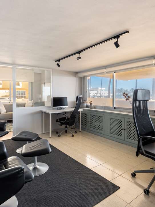 Paseo Marítimo Office