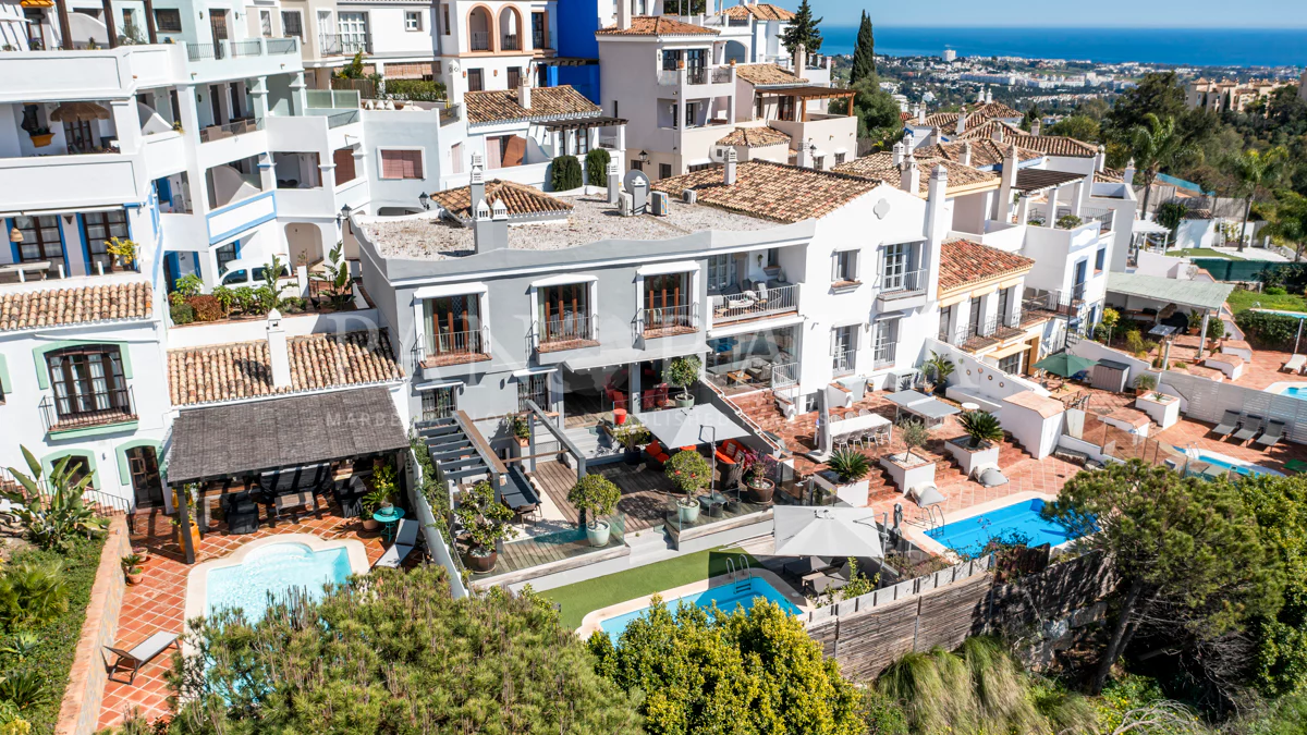 Maisons de ville avec vue sur la mer à vendre à Marbella
