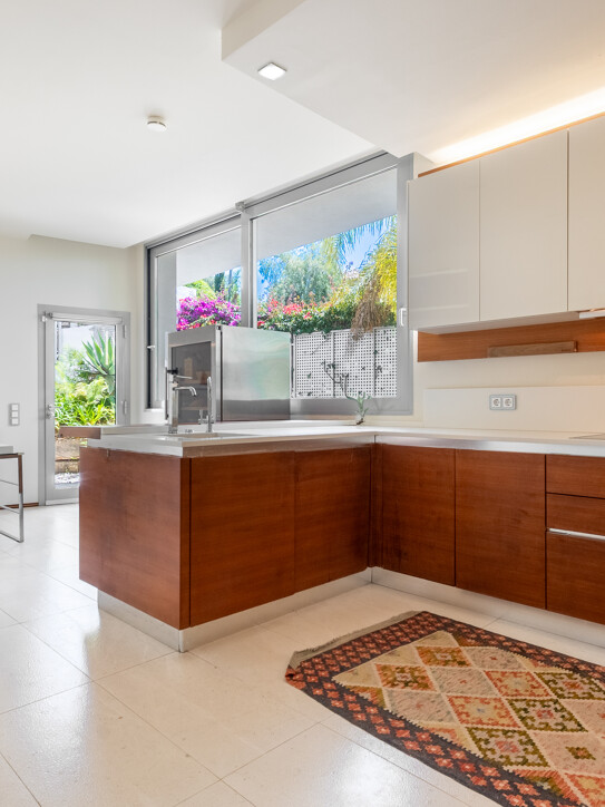 Semi Detached Villa in Marbella Golden Mile