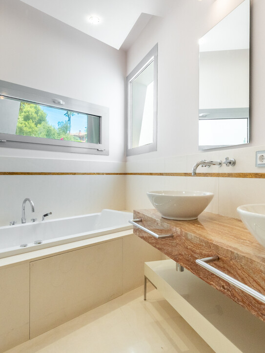 Semi Detached Villa in Marbella Golden Mile