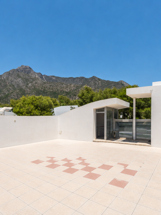 Semi Detached Villa in Marbella Golden Mile