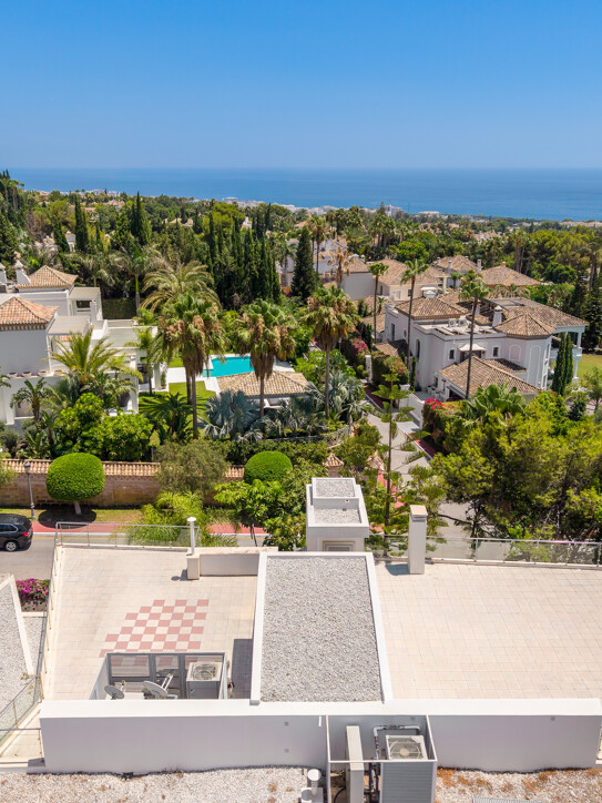 Semi Detached Villa in Marbella Golden Mile