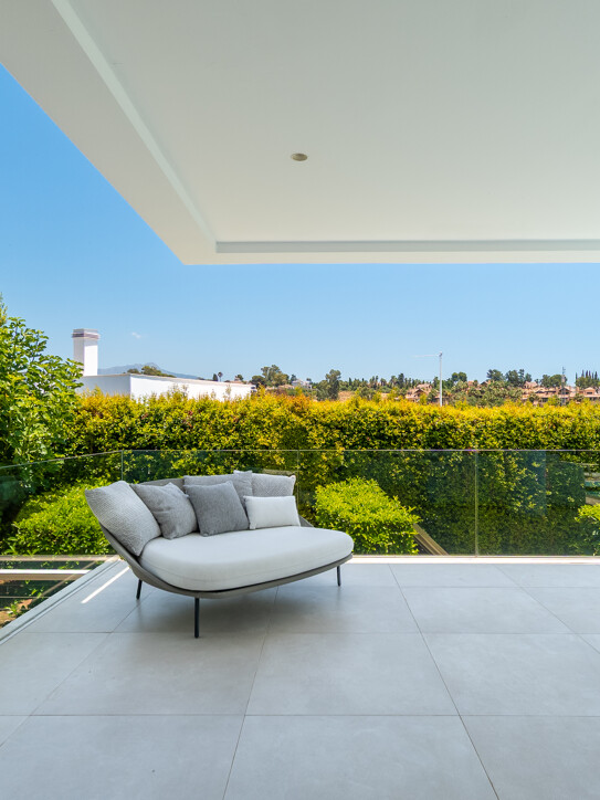 Villa in Estepona East