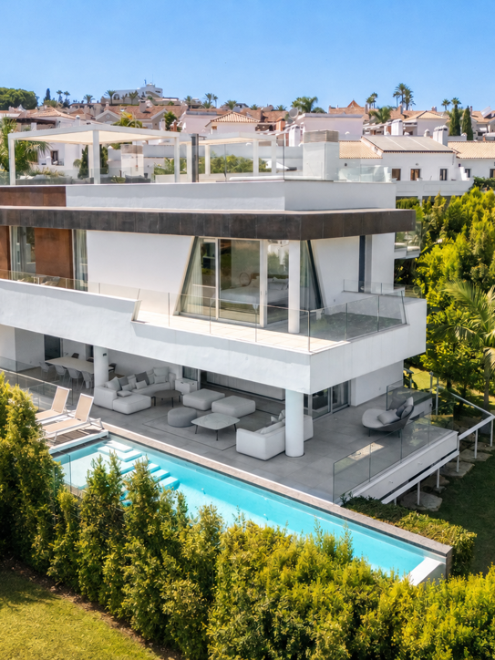 Villa in Estepona East