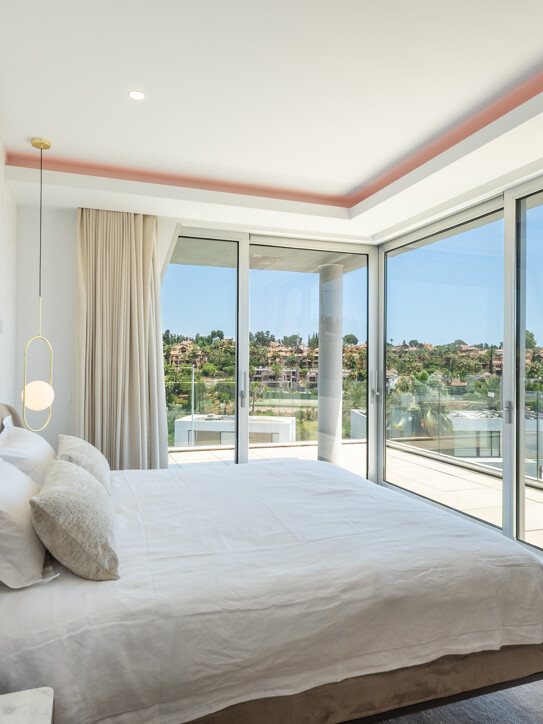 Villa in Estepona East