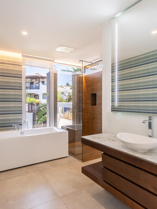 Villa in Estepona East