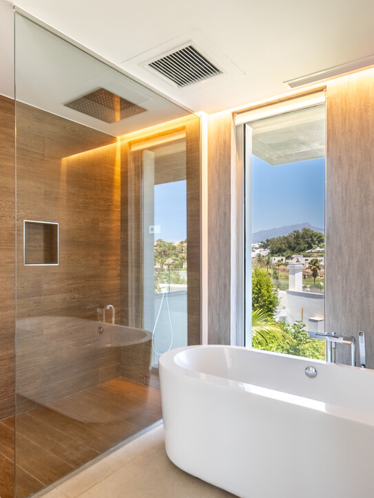 Villa in Estepona East