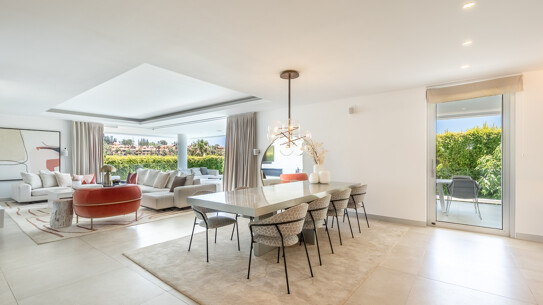Villa in Estepona East