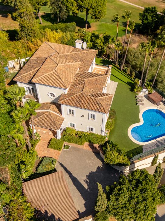 Villa in Nueva Atalaya, Estepona East