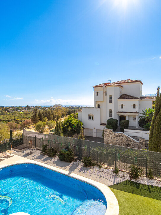Villa in Nueva Atalaya, Estepona East