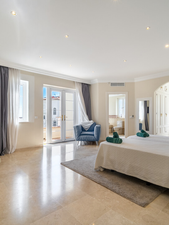 Villa in Nueva Atalaya, Estepona East