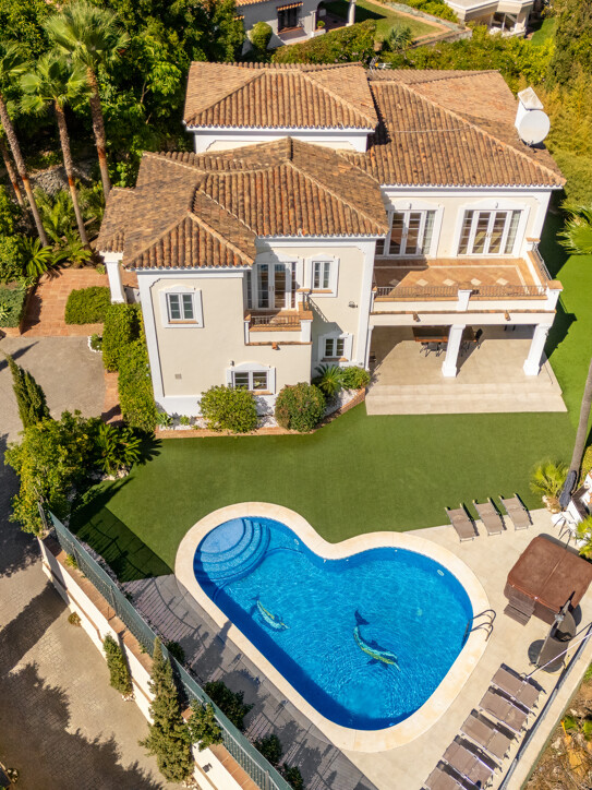 Villa in Nueva Atalaya, Estepona East