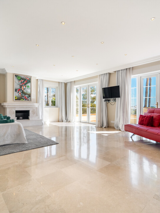 Villa in Nueva Atalaya, Estepona East