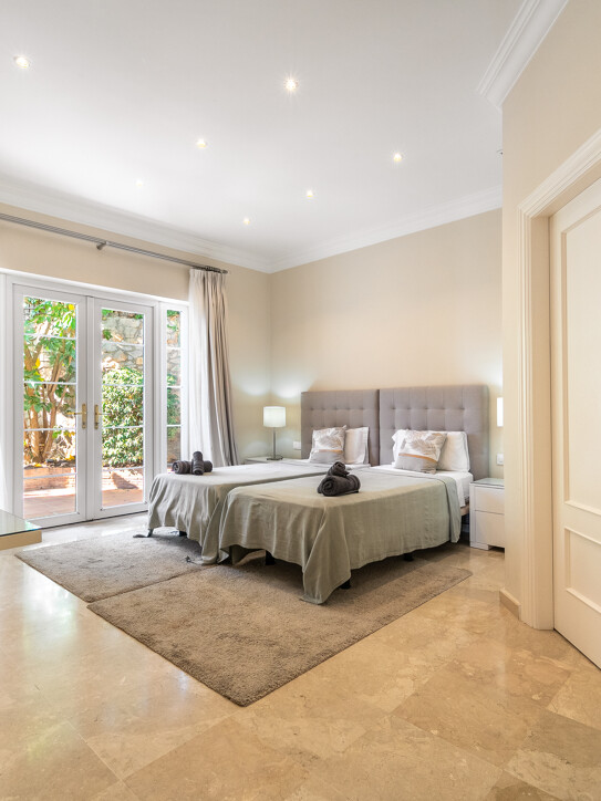 Villa in Nueva Atalaya, Estepona East