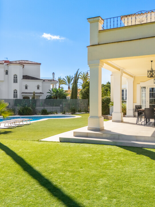 Villa in Nueva Atalaya, Estepona East