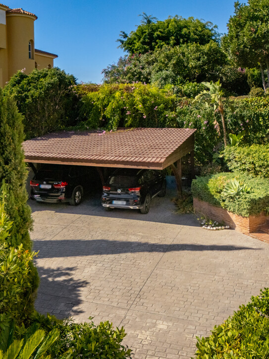 Villa in Nueva Atalaya, Estepona East