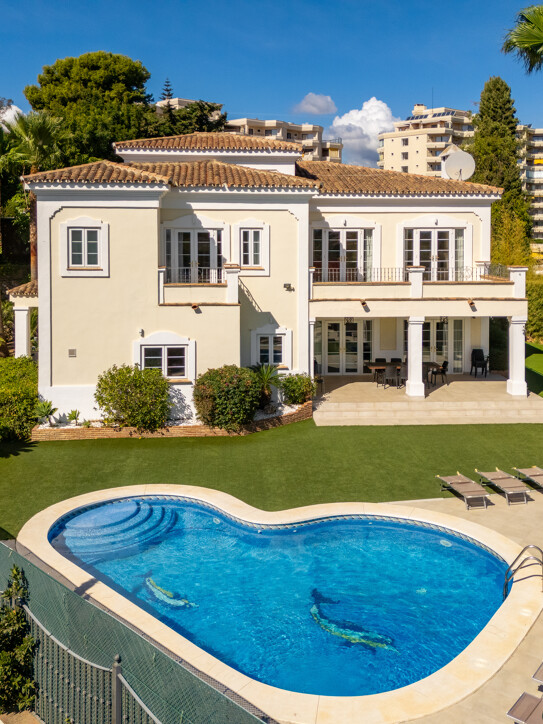 Villa in Nueva Atalaya, Estepona East