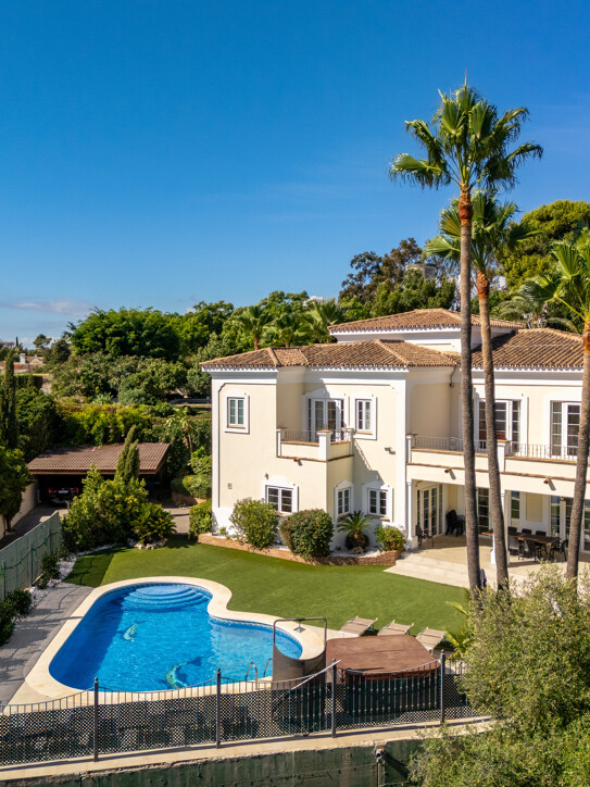Villa in Nueva Atalaya, Estepona East