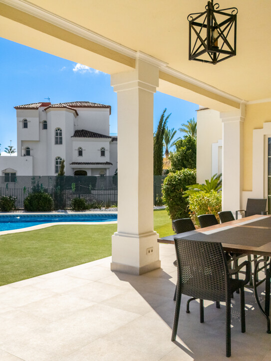 Villa in Nueva Atalaya, Estepona East