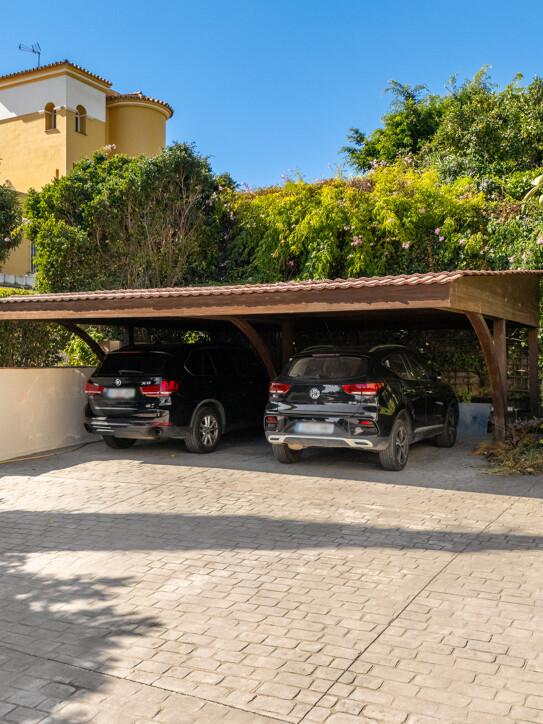 Villa in Nueva Atalaya, Estepona East