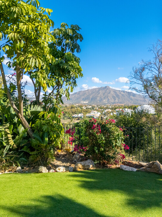 Villa in Nueva Atalaya, Estepona East