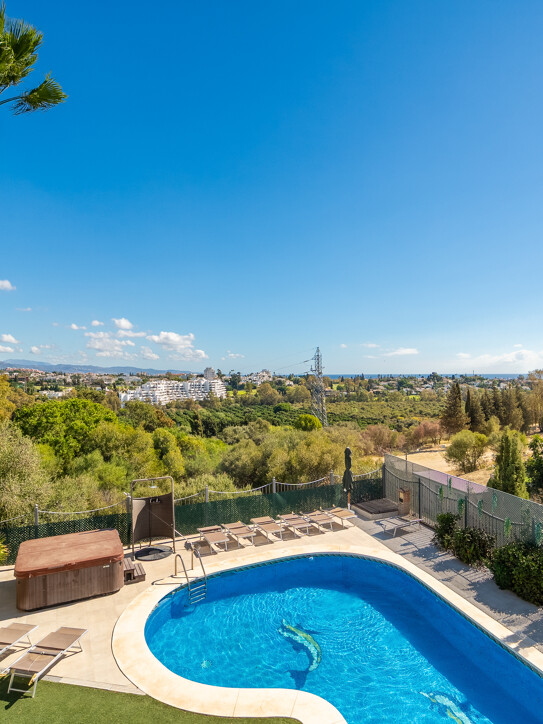 Villa in Nueva Atalaya, Estepona East