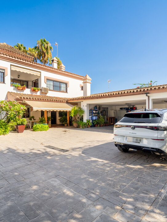 Villa in Nueva Andalucía