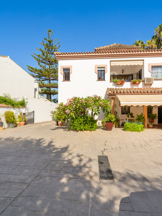 Villa in Nueva Andalucía