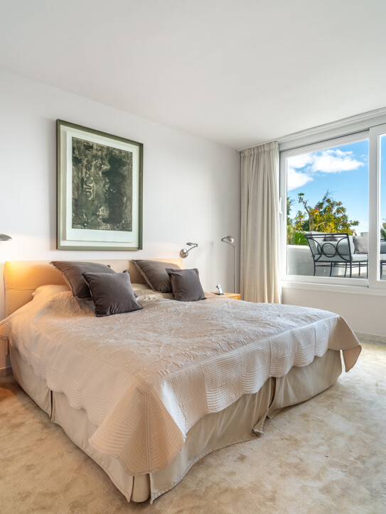 Duplex Penthouse in Marina Puente Romano