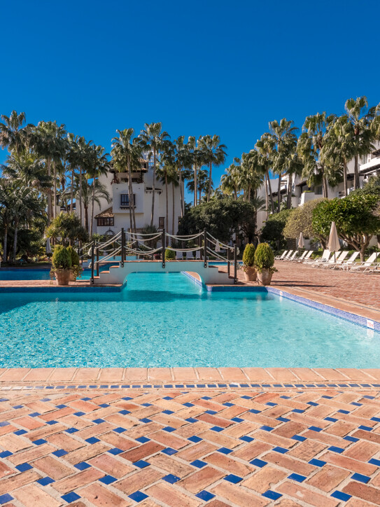 Duplex Penthouse in Marina Puente Romano