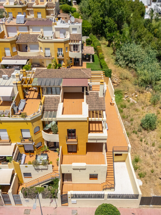 Semi Detached townhouse in Marbella Golden Mile
