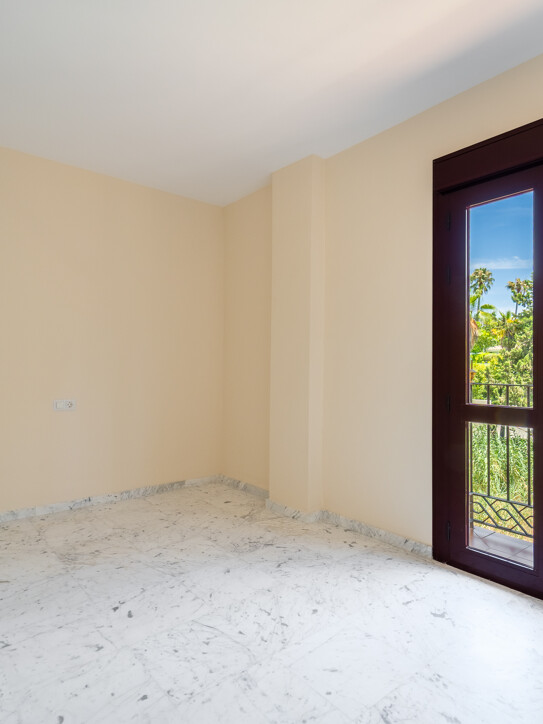 Semi Detached townhouse in Marbella Golden Mile
