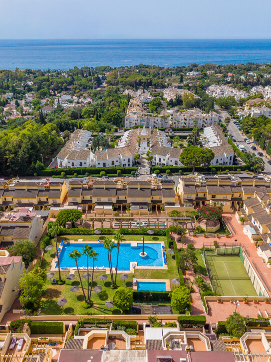 Semi Detached townhouse in Marbella Golden Mile