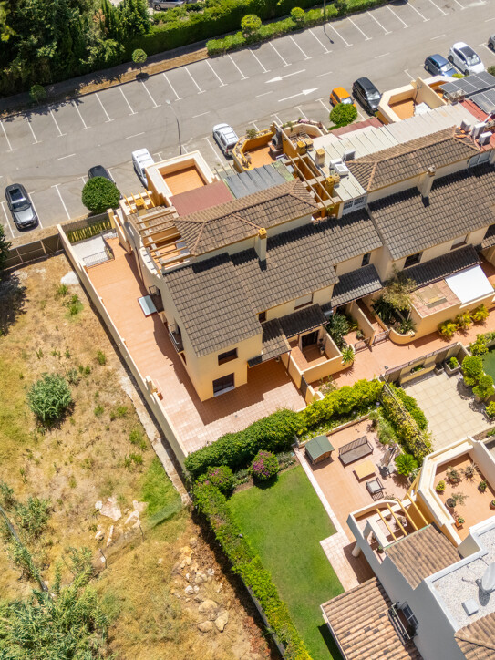 Semi Detached townhouse in Marbella Golden Mile