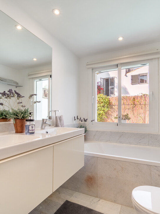 Semi Detached Villa in Marbella Golden Mile