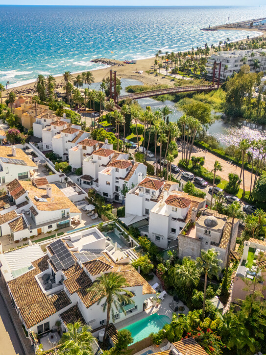 Semi Detached Villa in Marbella Golden Mile