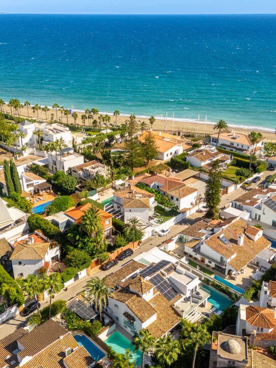 Semi Detached Villa in Marbella Golden Mile