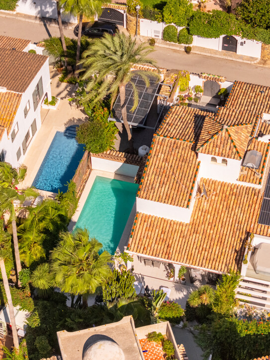 Semi Detached Villa in Marbella Golden Mile