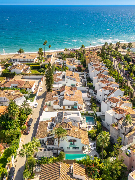 Semi Detached Villa in Marbella Golden Mile