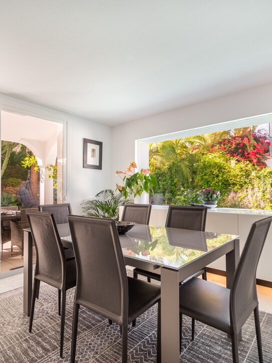 Semi Detached Villa in Marbella Golden Mile