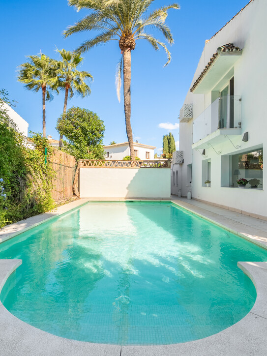 Semi Detached Villa in Marbella Golden Mile