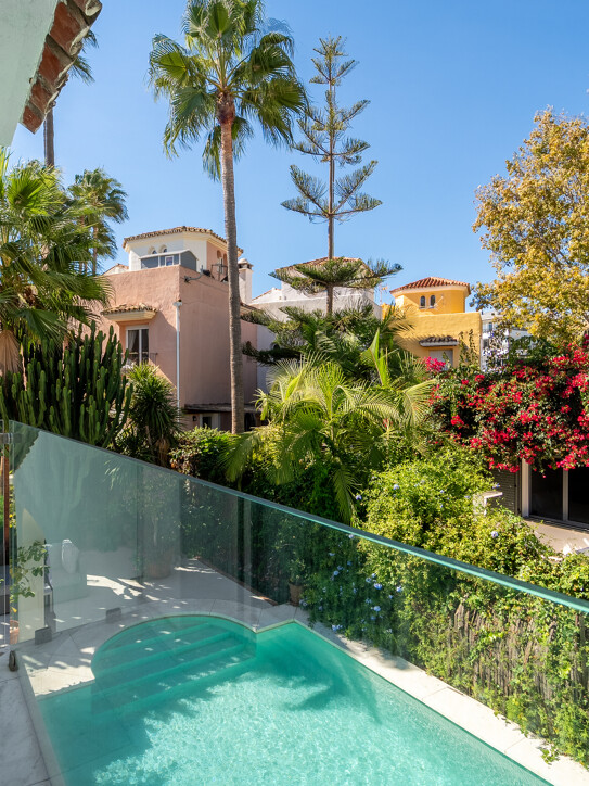 Semi Detached Villa in Marbella Golden Mile