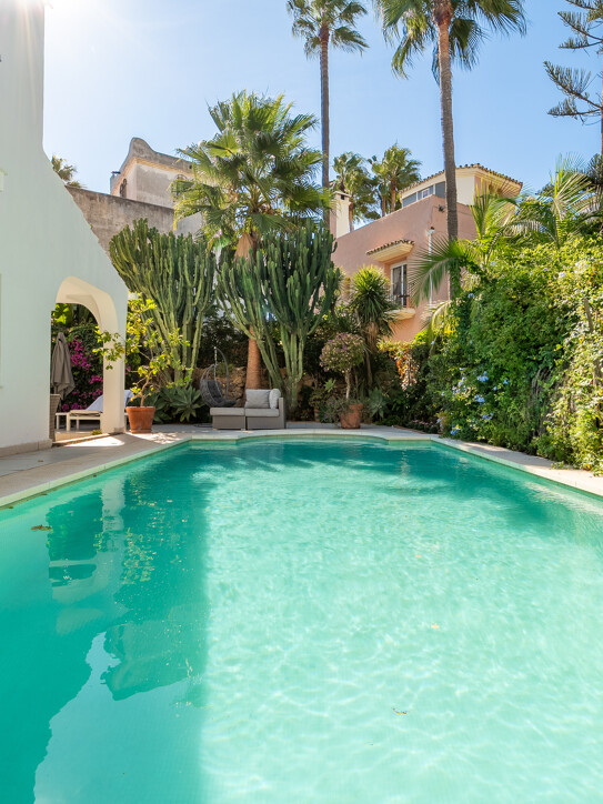 Semi Detached Villa in Marbella Golden Mile