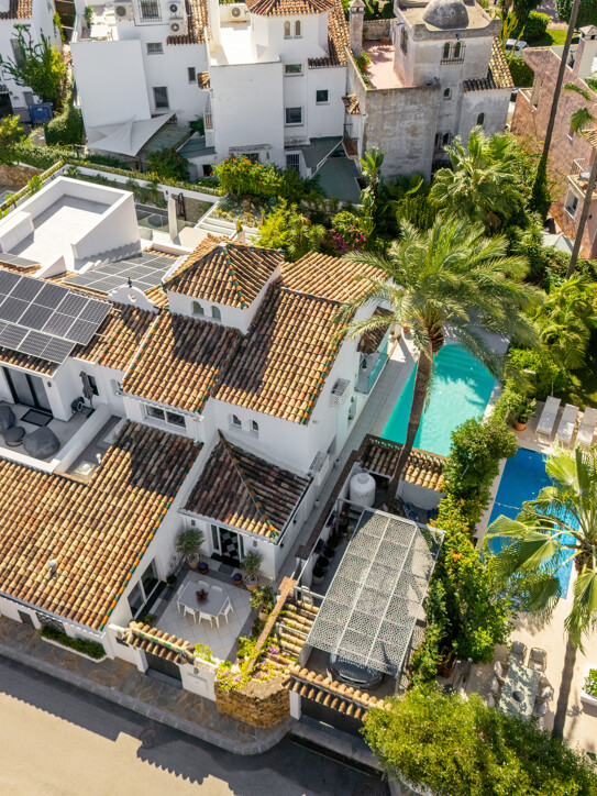 Semi Detached Villa in Marbella Golden Mile