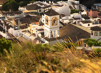 Fuente Lirios, apartamentos y áticos en el centro de Benahavís