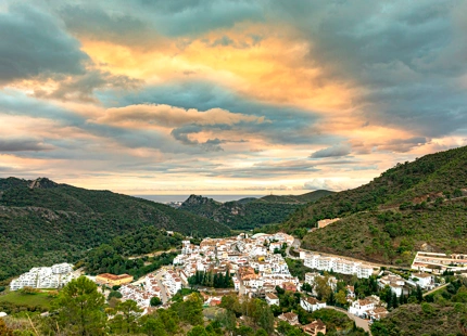 Fuente Lirios, apartments and penthouses in the center of Benahavís
