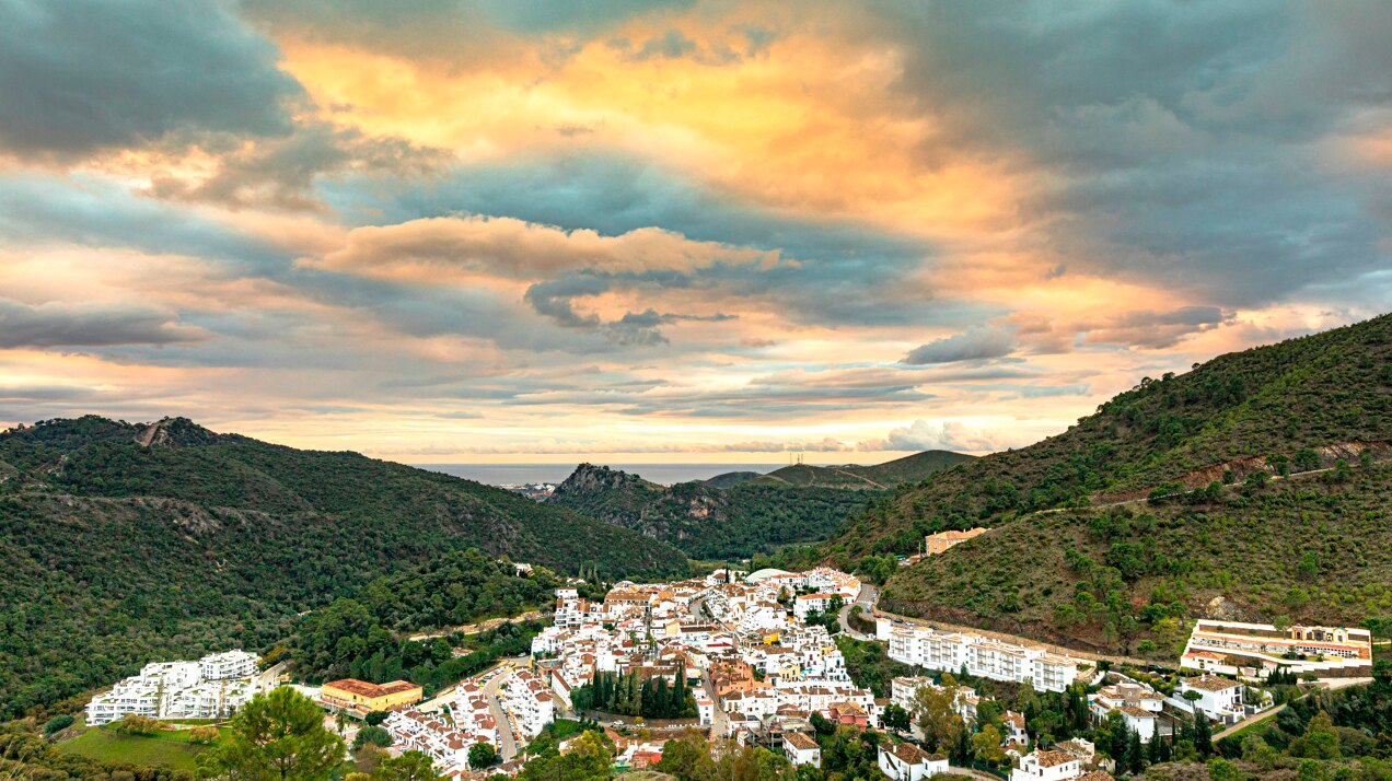 Fuente Lirios, apartamentos y áticos en el centro de Benahavís