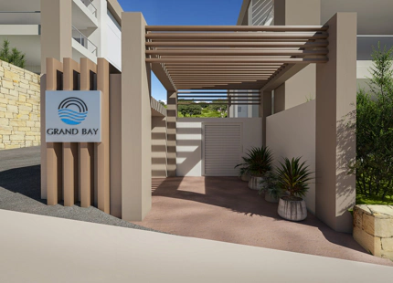 Grand Bay, Bahia de las Rocas: New apartments with sea views