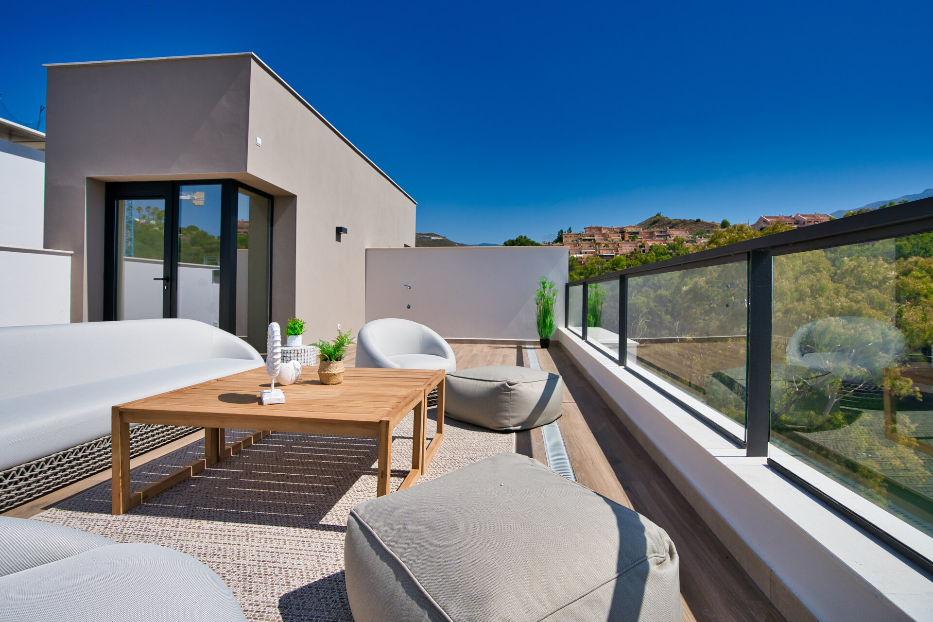 Marbella Lake, a modern development at the heart of Golf Valley in Nueva Andalucía.